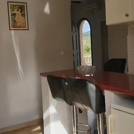Angela Pool Gardens And Sea Views Apartment